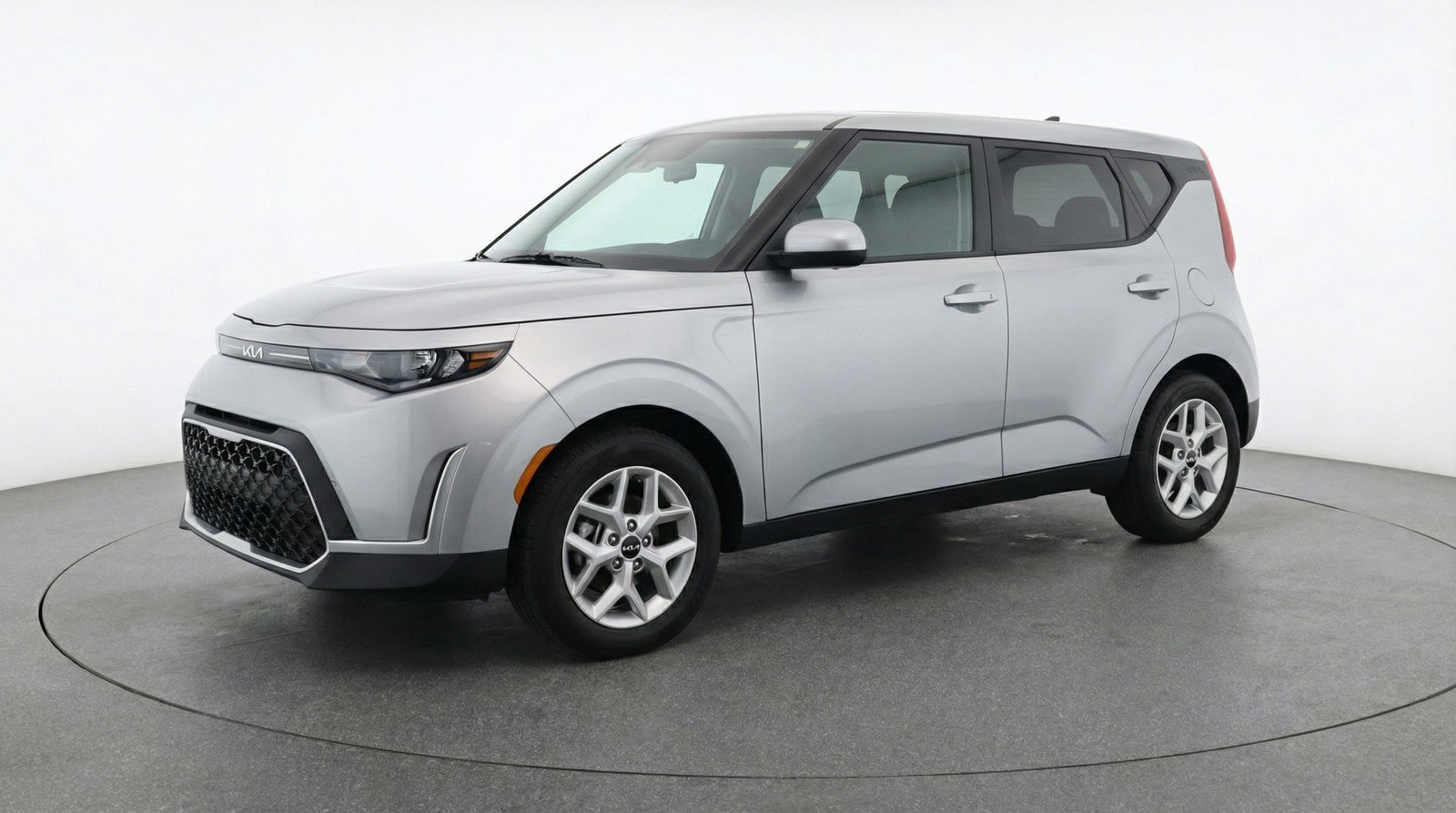 Used 2025 Kia Soul LX w/ LX Technology Package FWD image 3