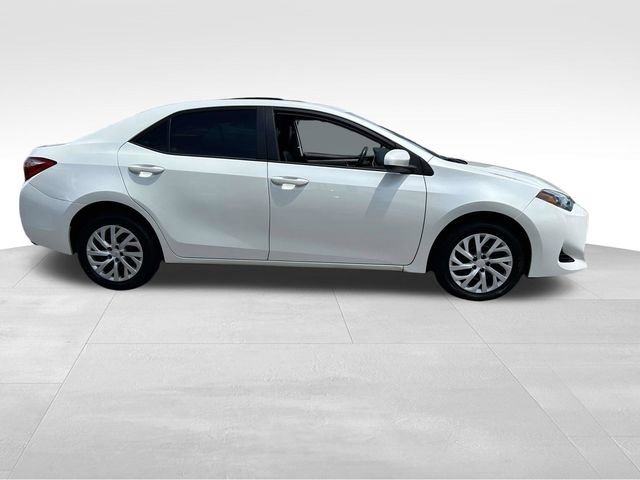 Used 2017 Toyota Corolla LE FWD image 2