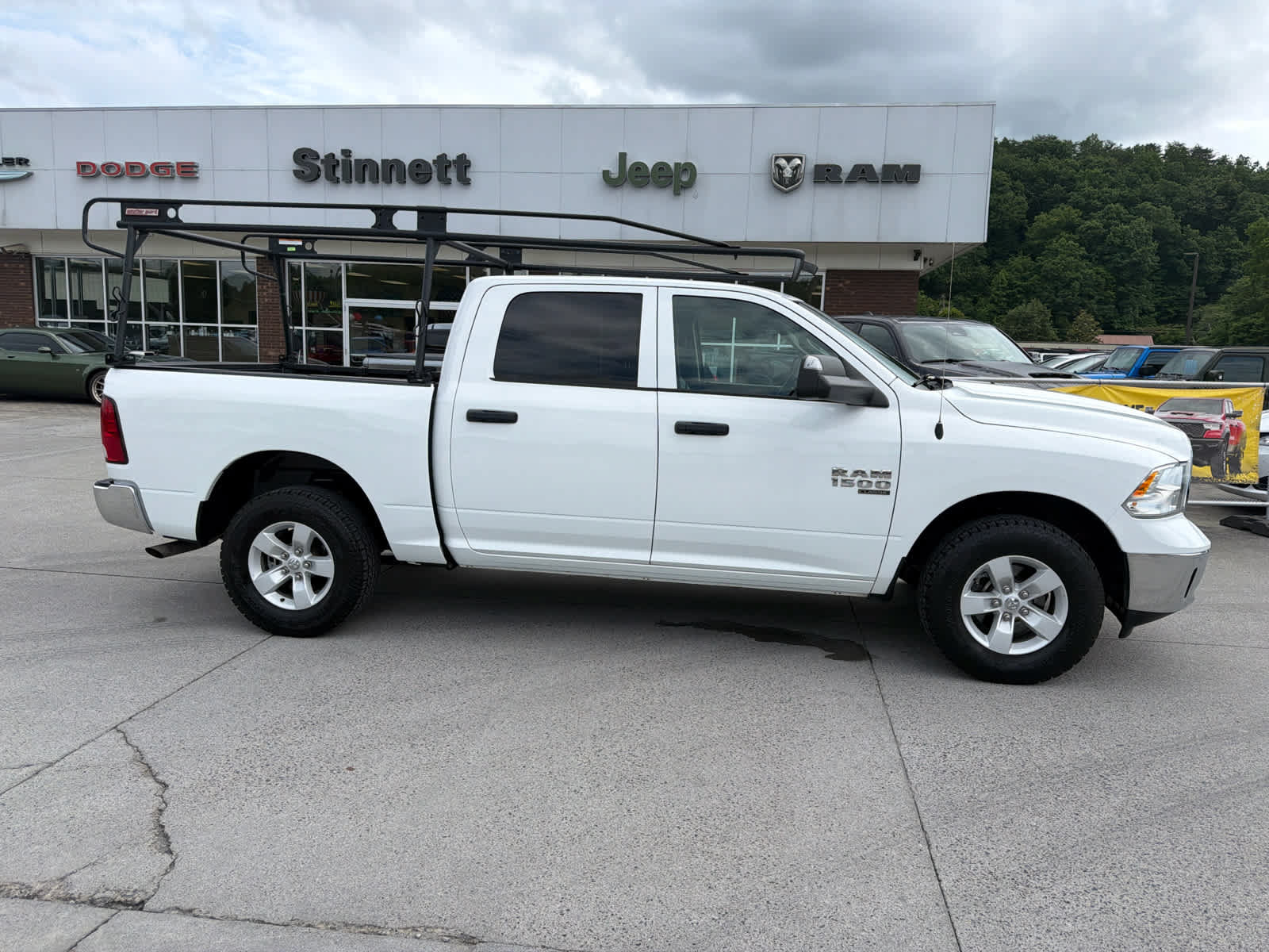 Used 2022 RAM 1500 Tradesman w/ Chrome Appearance Group AWD/4WD image 5
