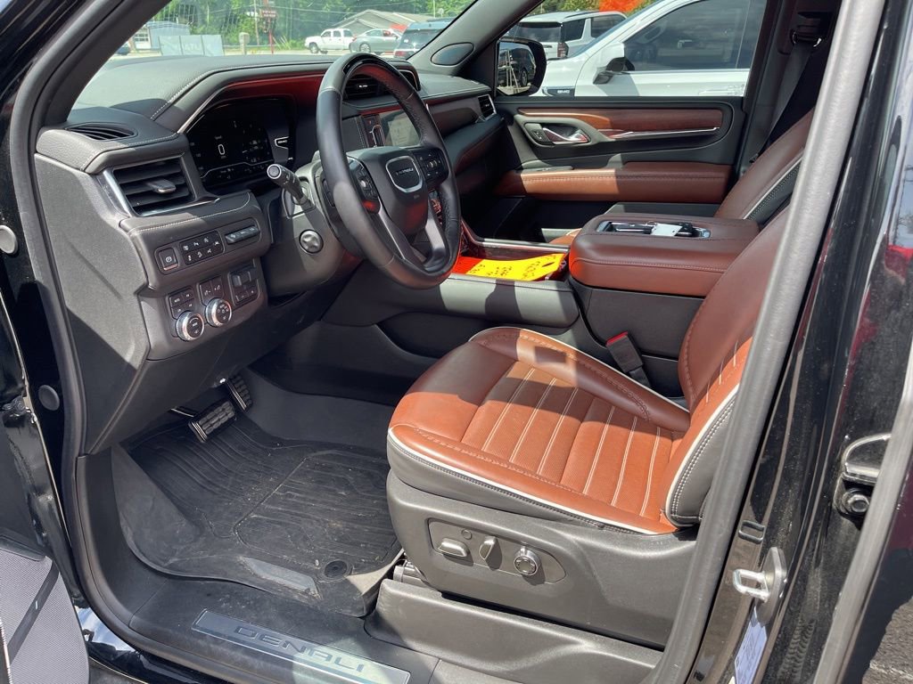 Used 2024 GMC Yukon XL Denali Ultimate AWD/4WD image 18