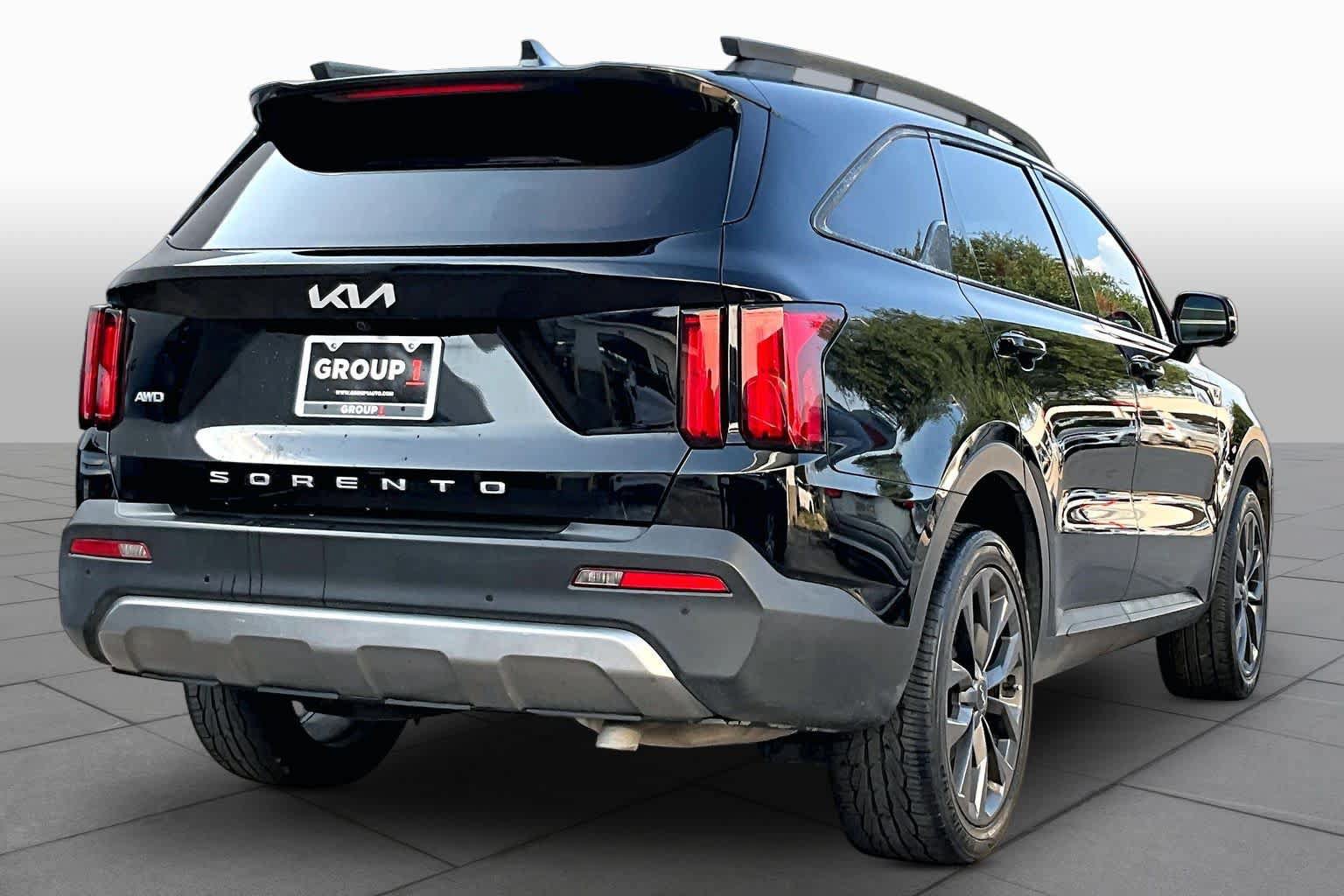 Used 2022 Kia Sorento SX Prestige w/ Rust Color Package AWD/4WD image 13