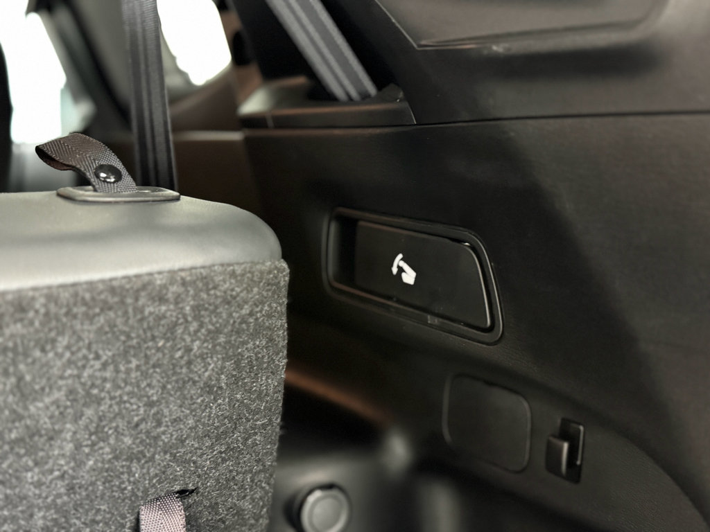 Used 2023 Mitsubishi Outlander SE image 34