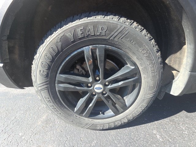 Used 2020 Ford Explorer XLT w/ Equipment Group 202A AWD/4WD image 19