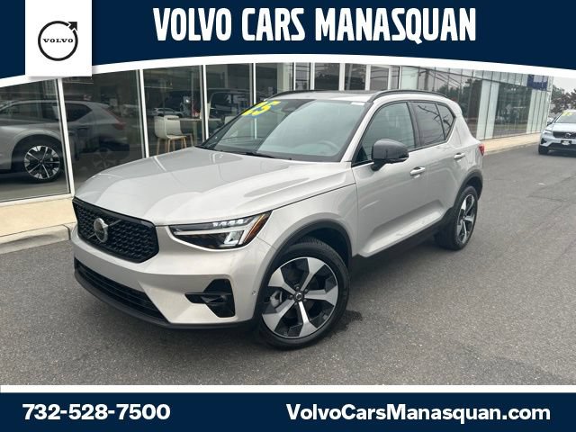 Certified 2025 Volvo XC40 B5 Plus AWD/4WD image 1