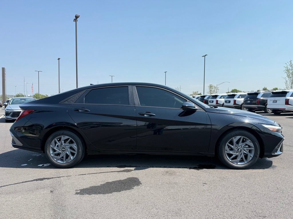 Used 2024 Hyundai Elantra SEL FWD image 4