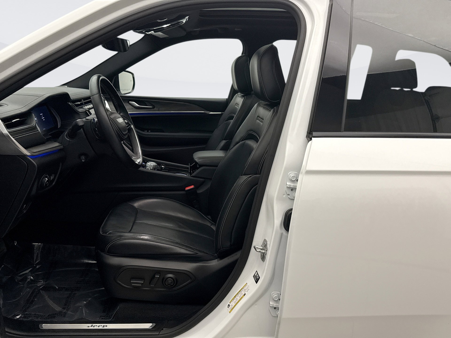 Used 2022 Jeep Grand Cherokee Overland image 11