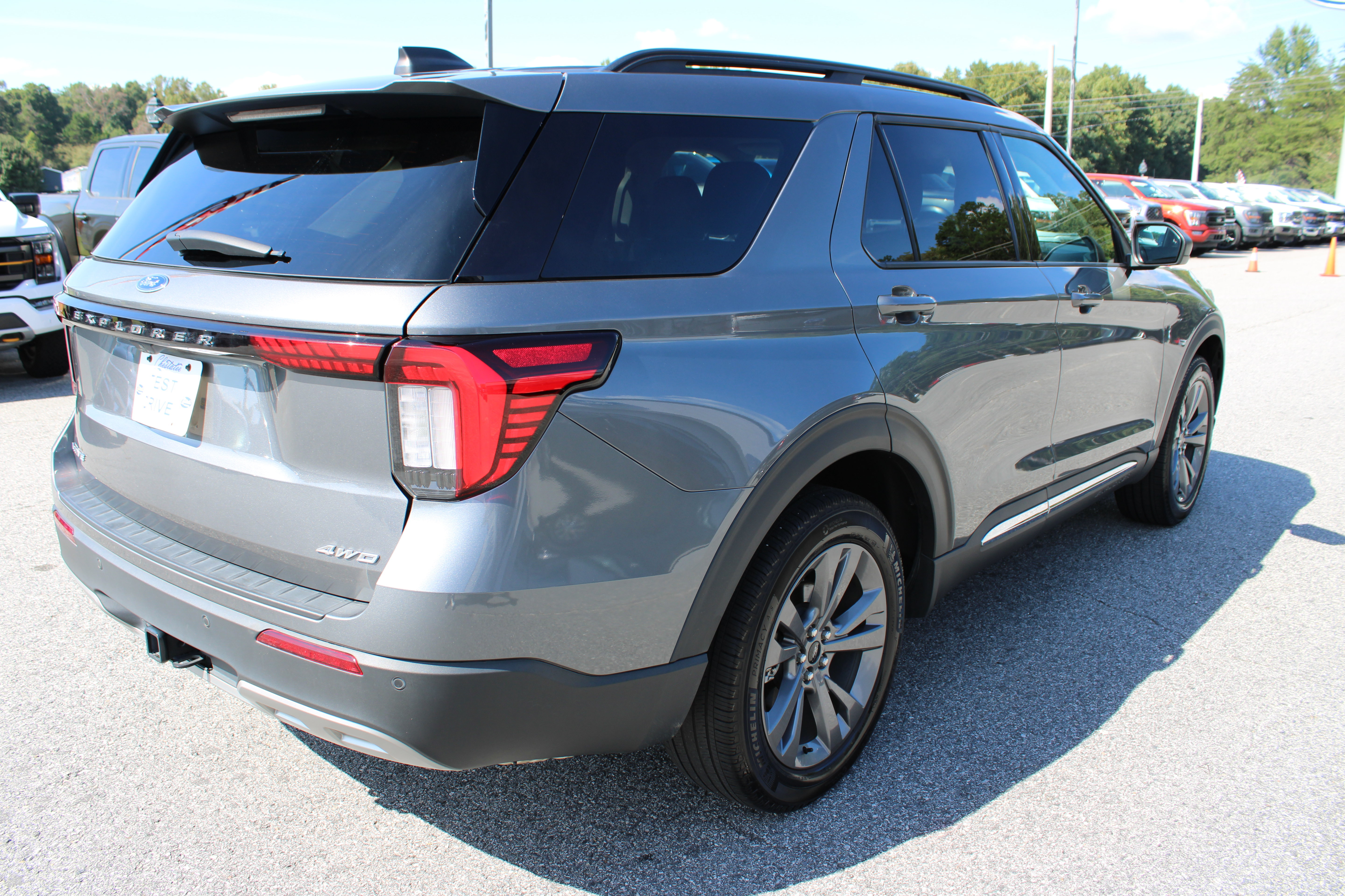 Used 2025 Ford Explorer Active w/ Active Comfort Package AWD/4WD image 6