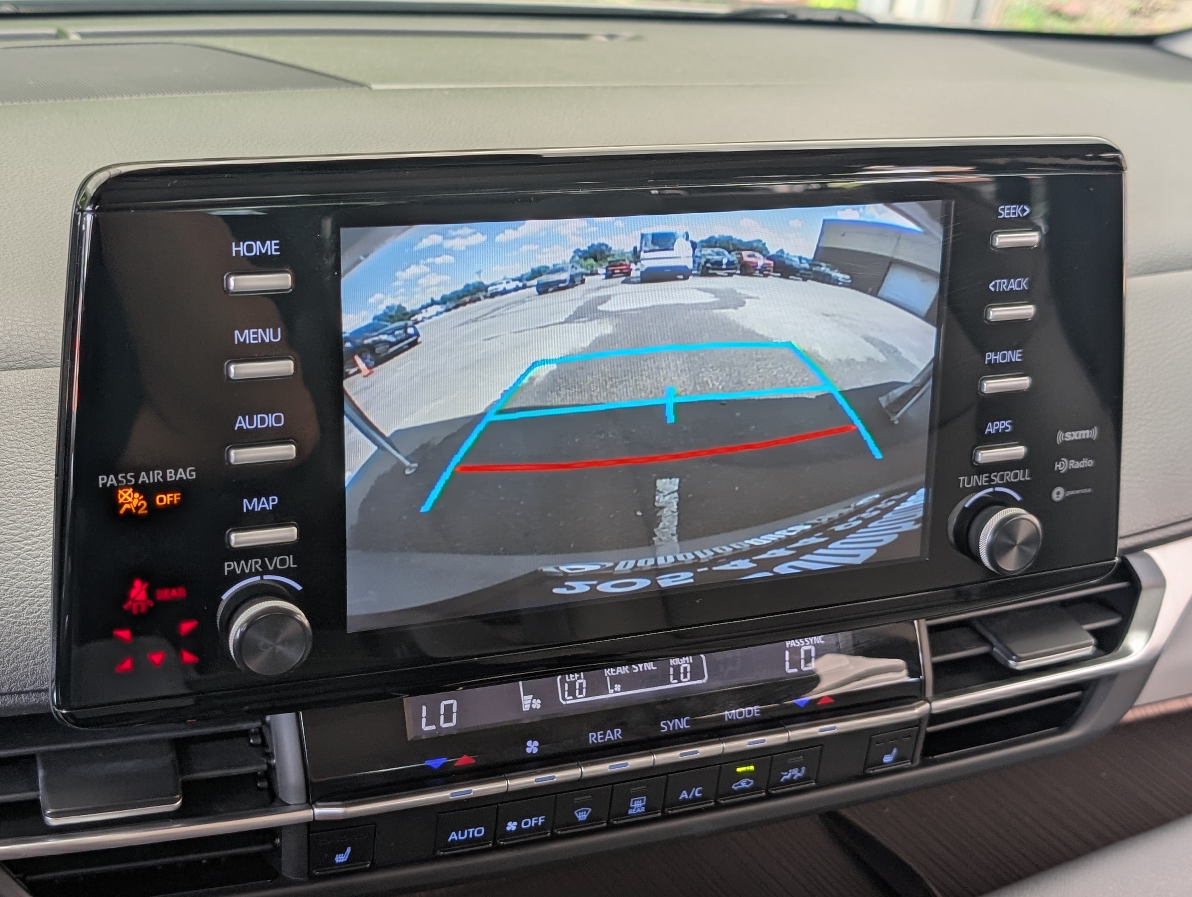 Used 2023 Toyota Sienna XLE FWD image 28