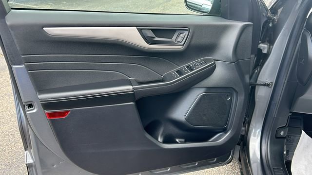 Certified 2022 Ford Escape SE w/ SE Sport Appearance Package image 16