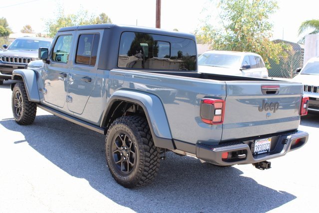 Used 2024 Jeep Gladiator Sport image 6