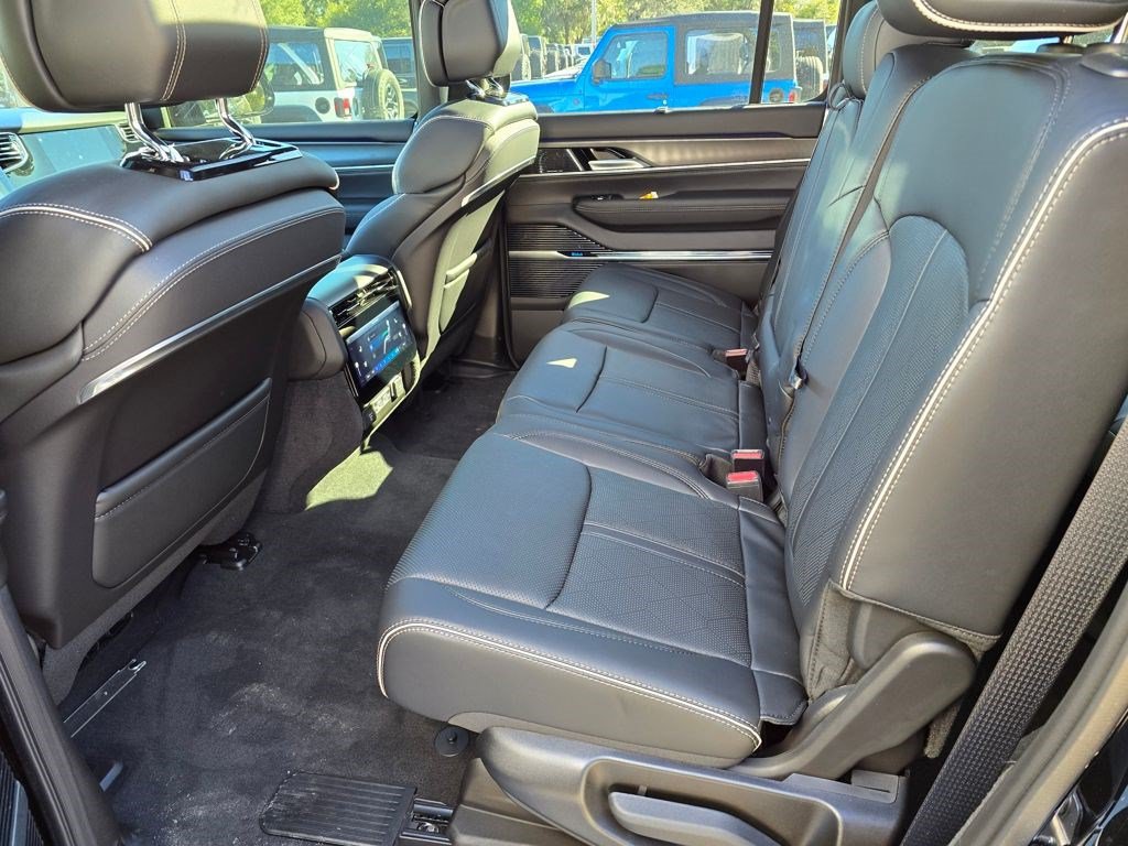 New 2025 Jeep Grand Wagoneer Series II Obsidian w/ Quick Order Packagew 28T AWD/4WD image 36