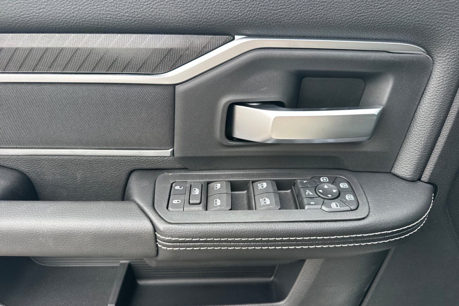 New 2027 RAM 3500 Big Horn AWD/4WD image 10