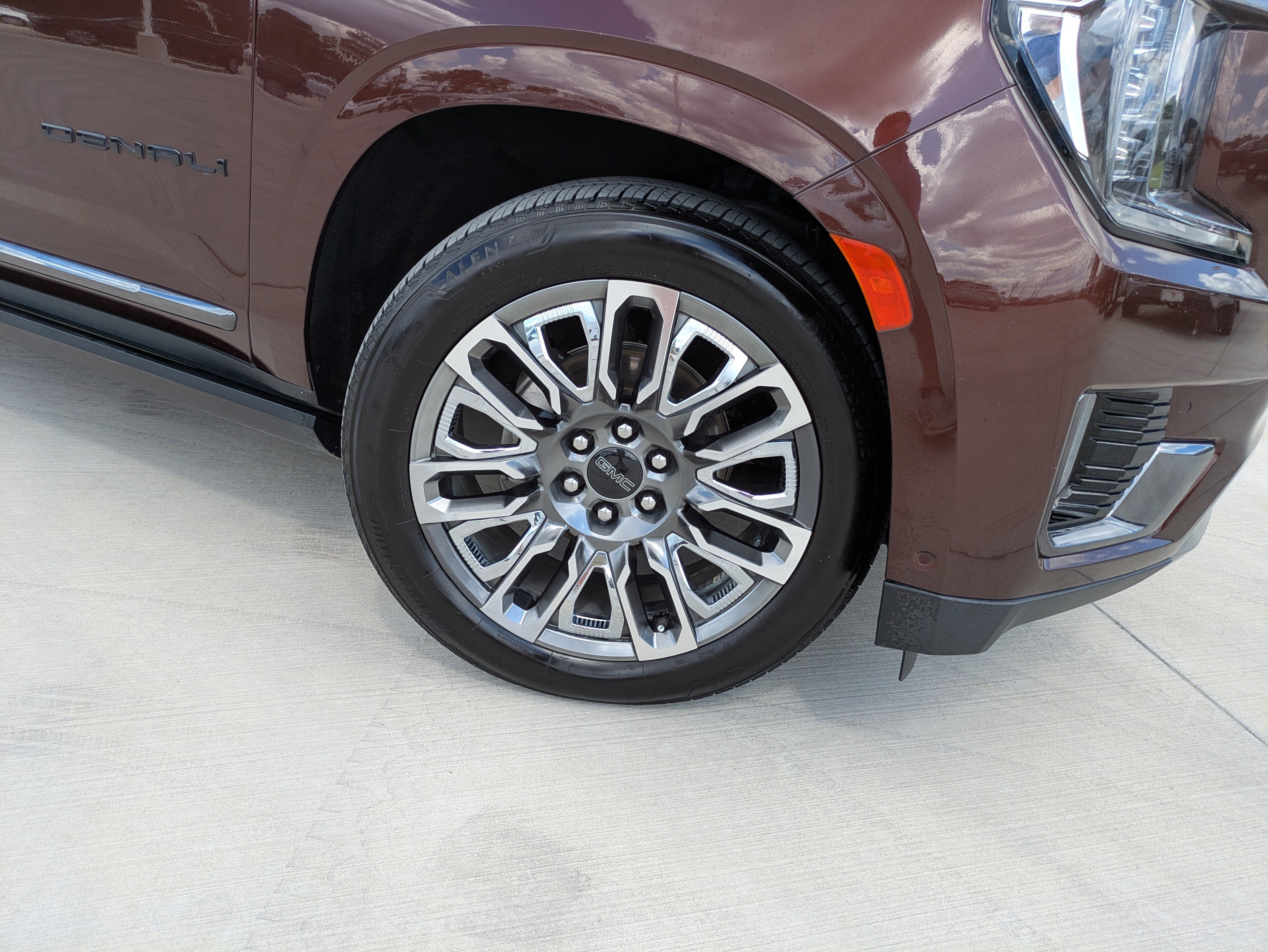 Used 2023 GMC Yukon XL Denali Ultimate w/ LPO, Floor Liner Package image 9