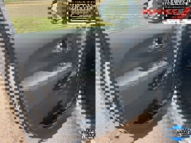 Used 2026 Chrysler Pacifica Select image 10