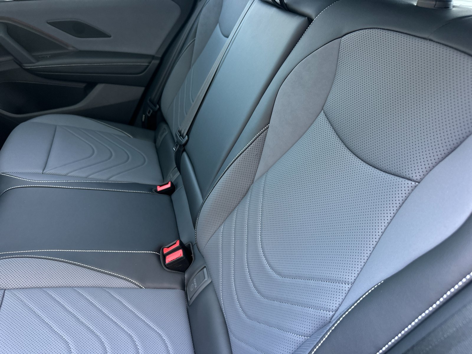 New 2026 Volkswagen Tiguan SE R-Line FWD image 12