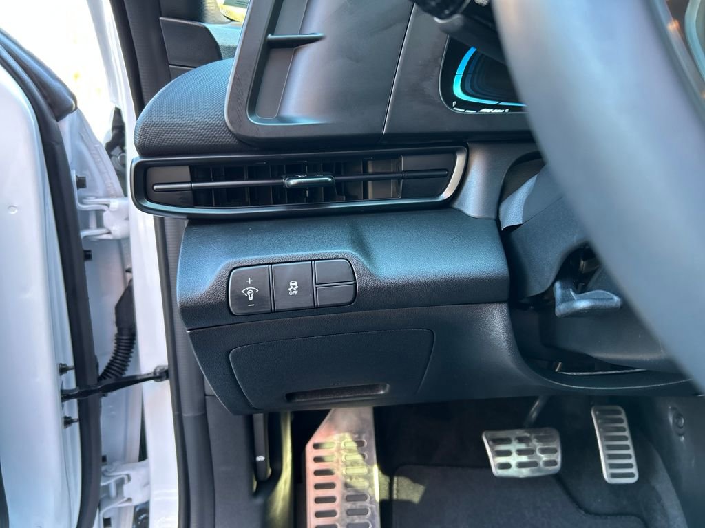 Certified 2025 Hyundai Elantra Sport image 20