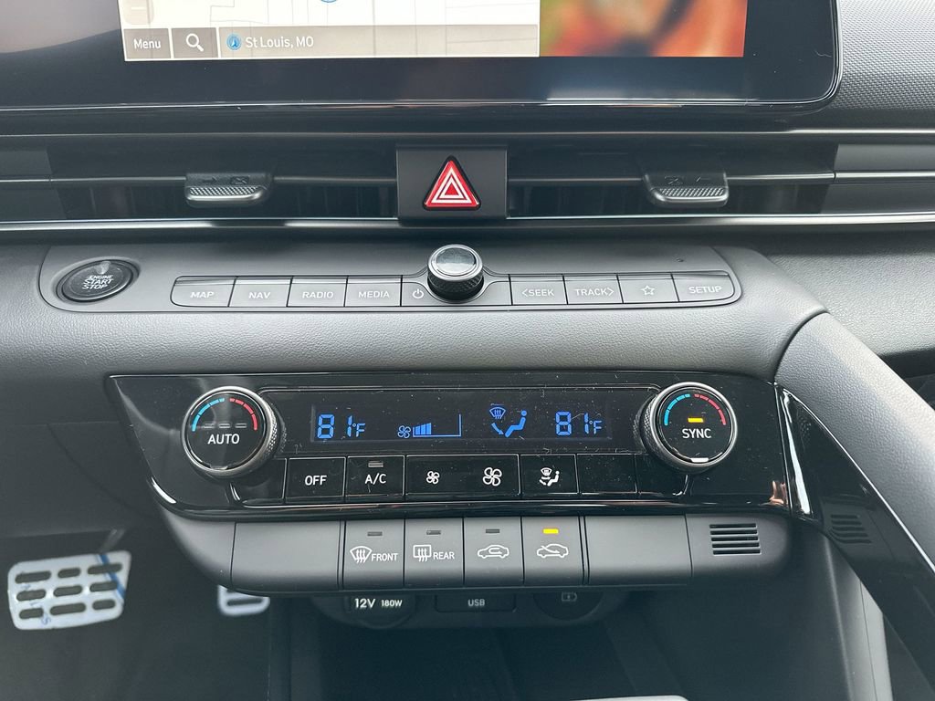 Used 2025 Hyundai Elantra SEL image 38