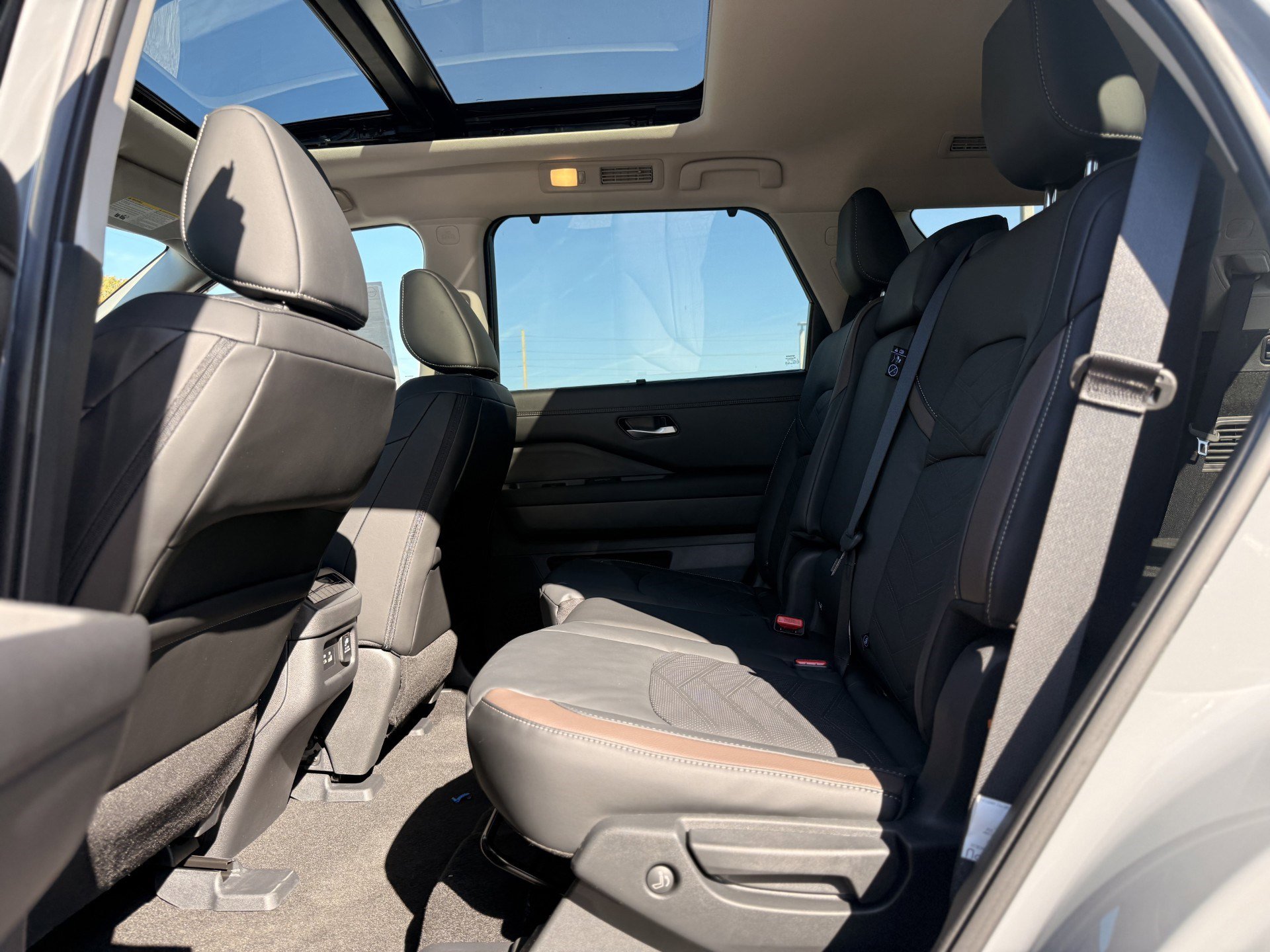 New 2025 Nissan Pathfinder Platinum image 15