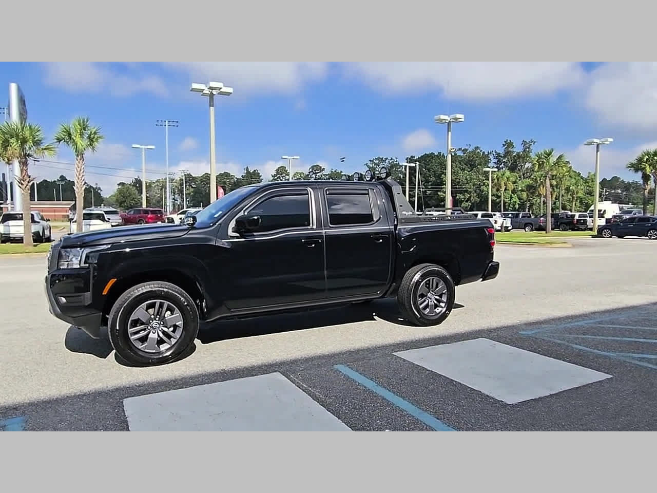 Used 2025 Nissan Frontier SV AWD/4WD image 25