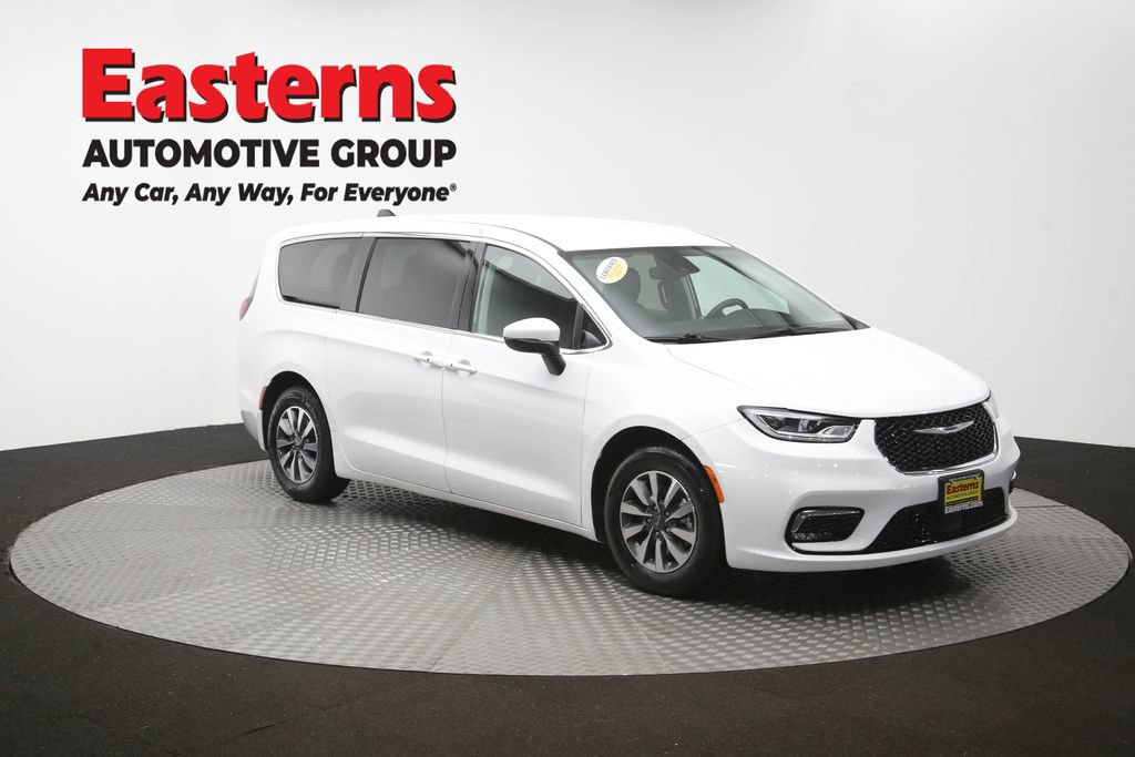 Used 2023 Chrysler Pacifica Touring-L FWD image 52