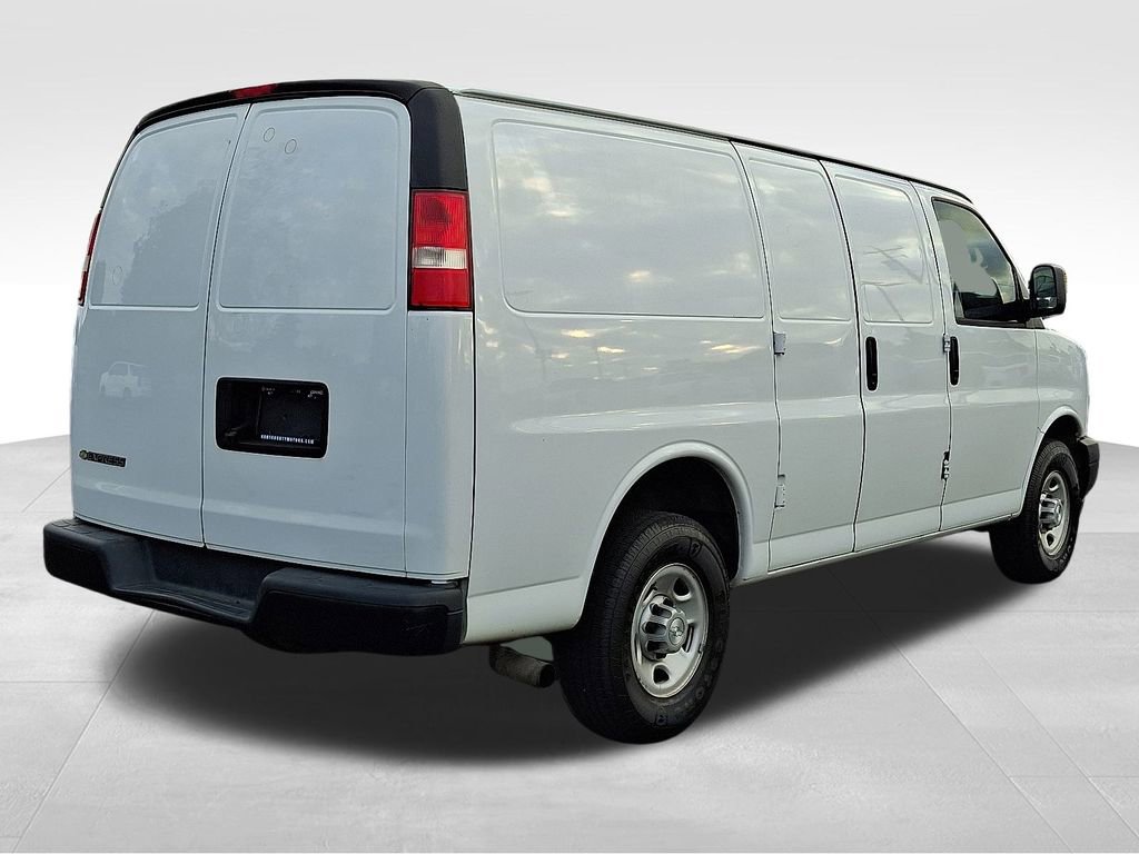 Used 2018 Chevrolet Express 3500 w/ Driver Convenience Package image 7
