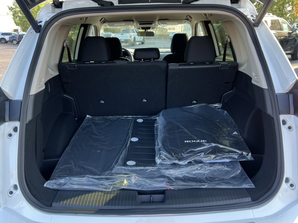 Used 2026 Nissan Rogue SV image 31