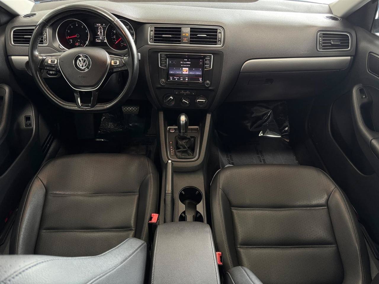 Used 2017 Volkswagen Jetta SE FWD image 4