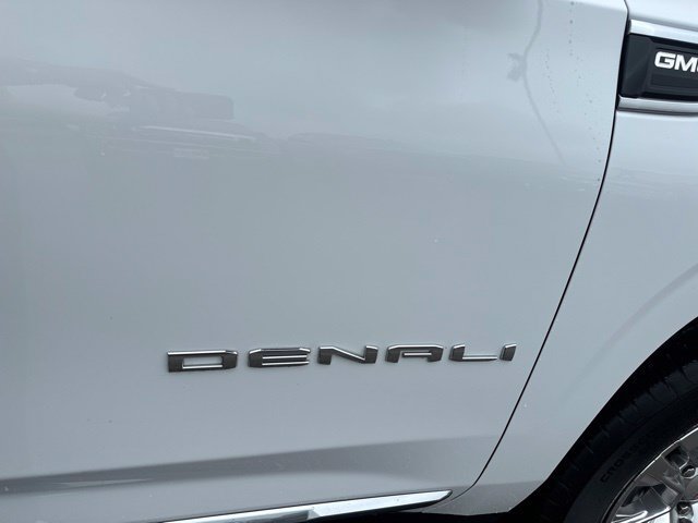 Used 2023 GMC Yukon XL Denali AWD/4WD image 10