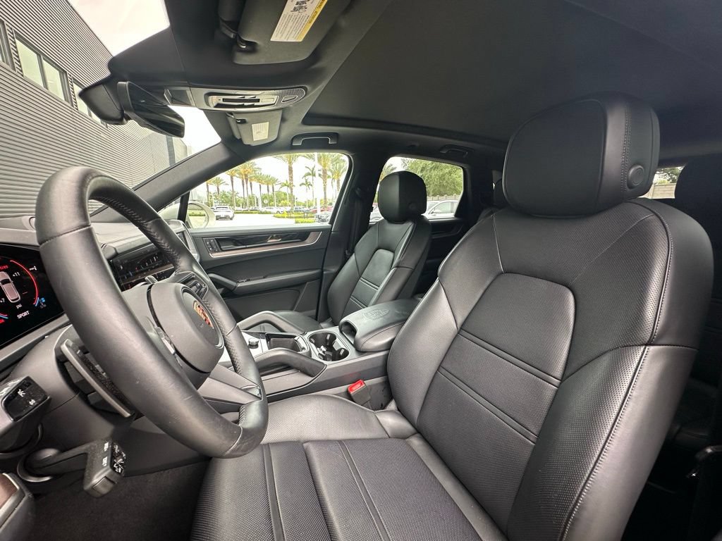 Certified 2025 Porsche Cayenne E-Hybrid AWD/4WD image 5
