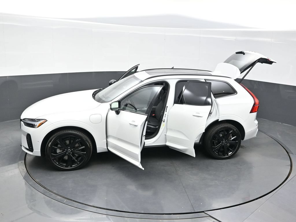 New 2026 Volvo XC60 T8 Ultra w/ Climate Package PRO AWD/4WD image 40