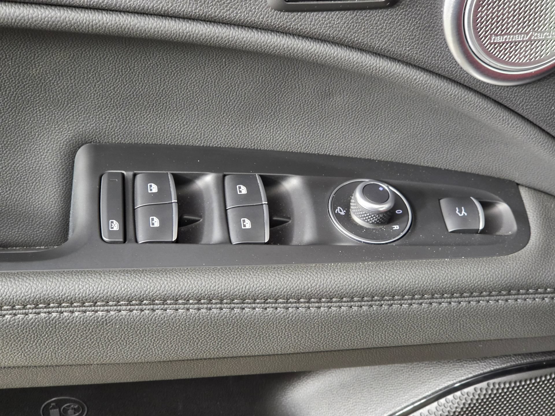 Used 2024 Alfa Romeo Stelvio Veloce AWD/4WD image 20