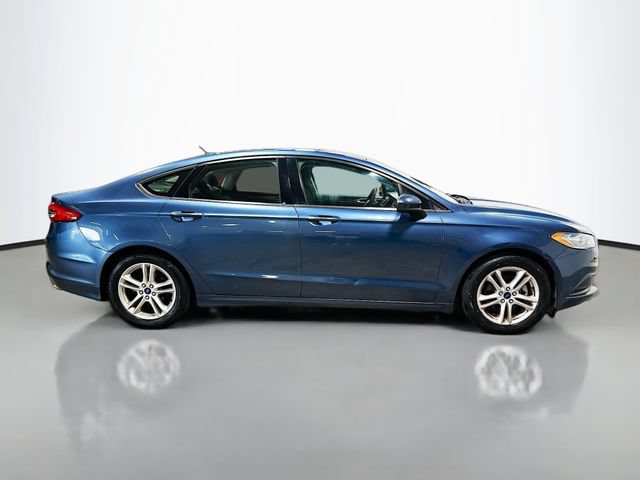 Used 2018 Ford Fusion SE w/ Fusion SE Technology Package FWD image 5