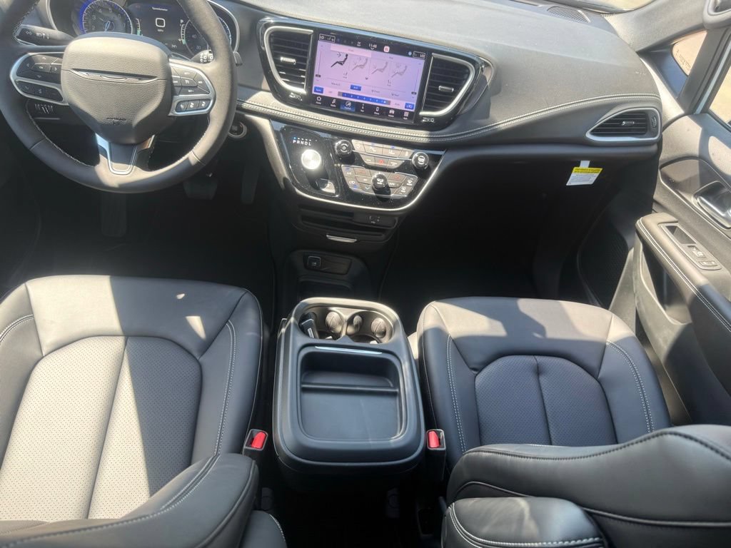 New 2027 Chrysler Pacifica Select w/ Family Tech Group FWD image 40