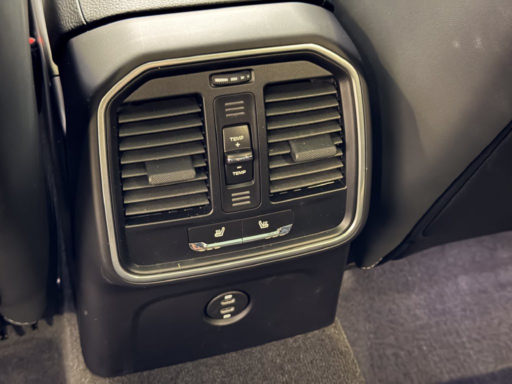 Certified 2026 Porsche Macan AWD/4WD image 28