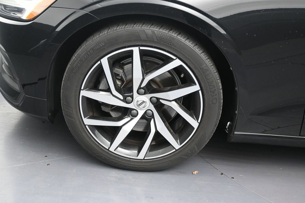 Used 2019 Volvo S60 T5 Momentum w/ Premium Package FWD image 9