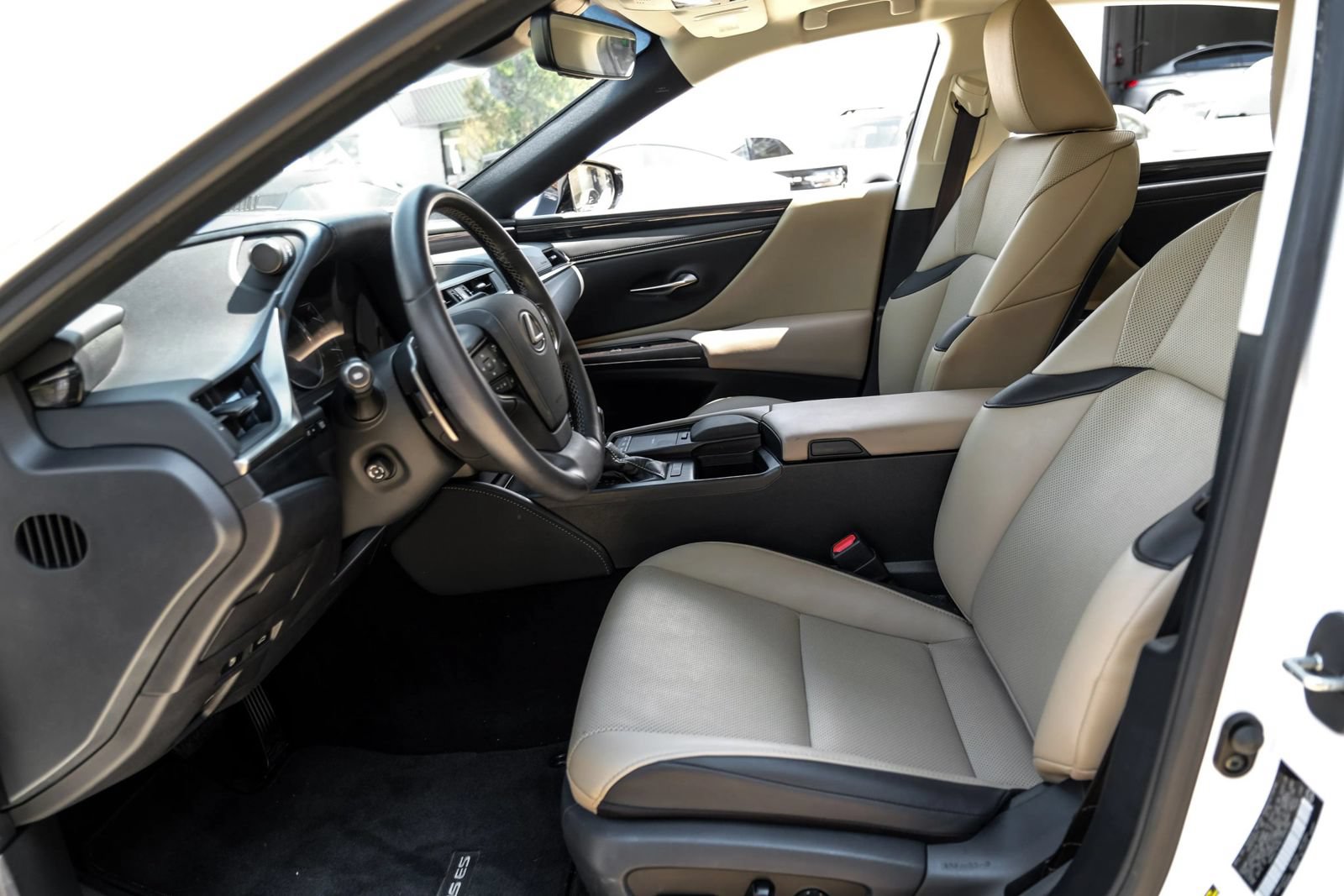 Used 2020 Lexus ES 350 w/ Premium Package FWD image 3