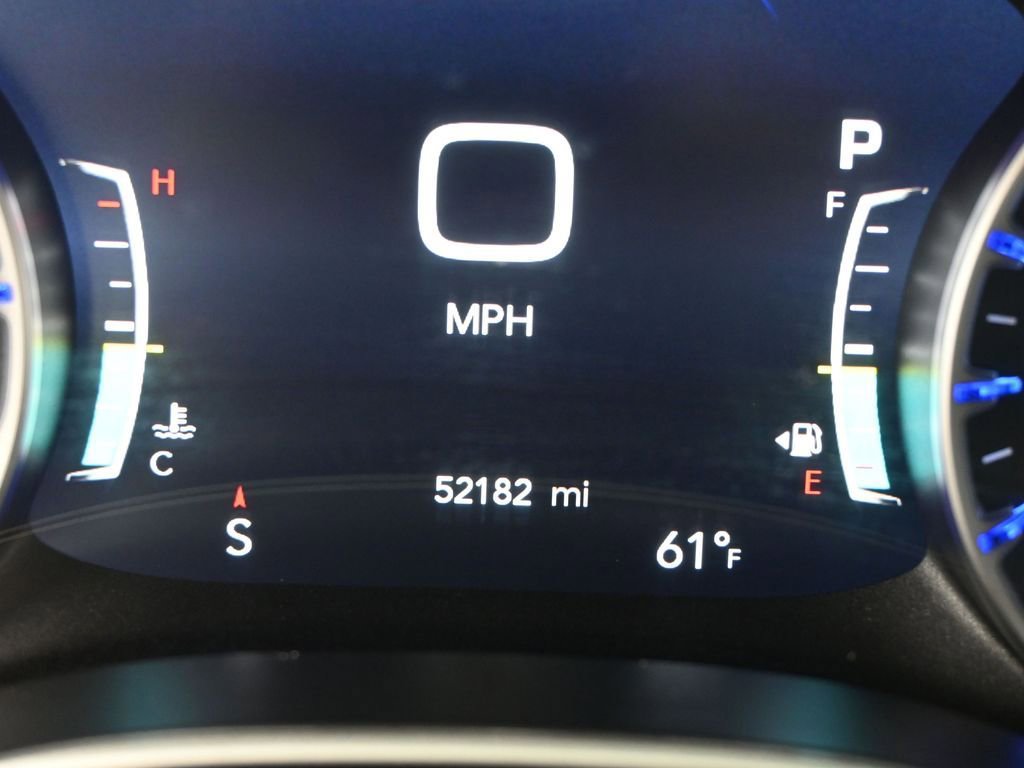 Used 2023 Chrysler Pacifica Touring-L image 28