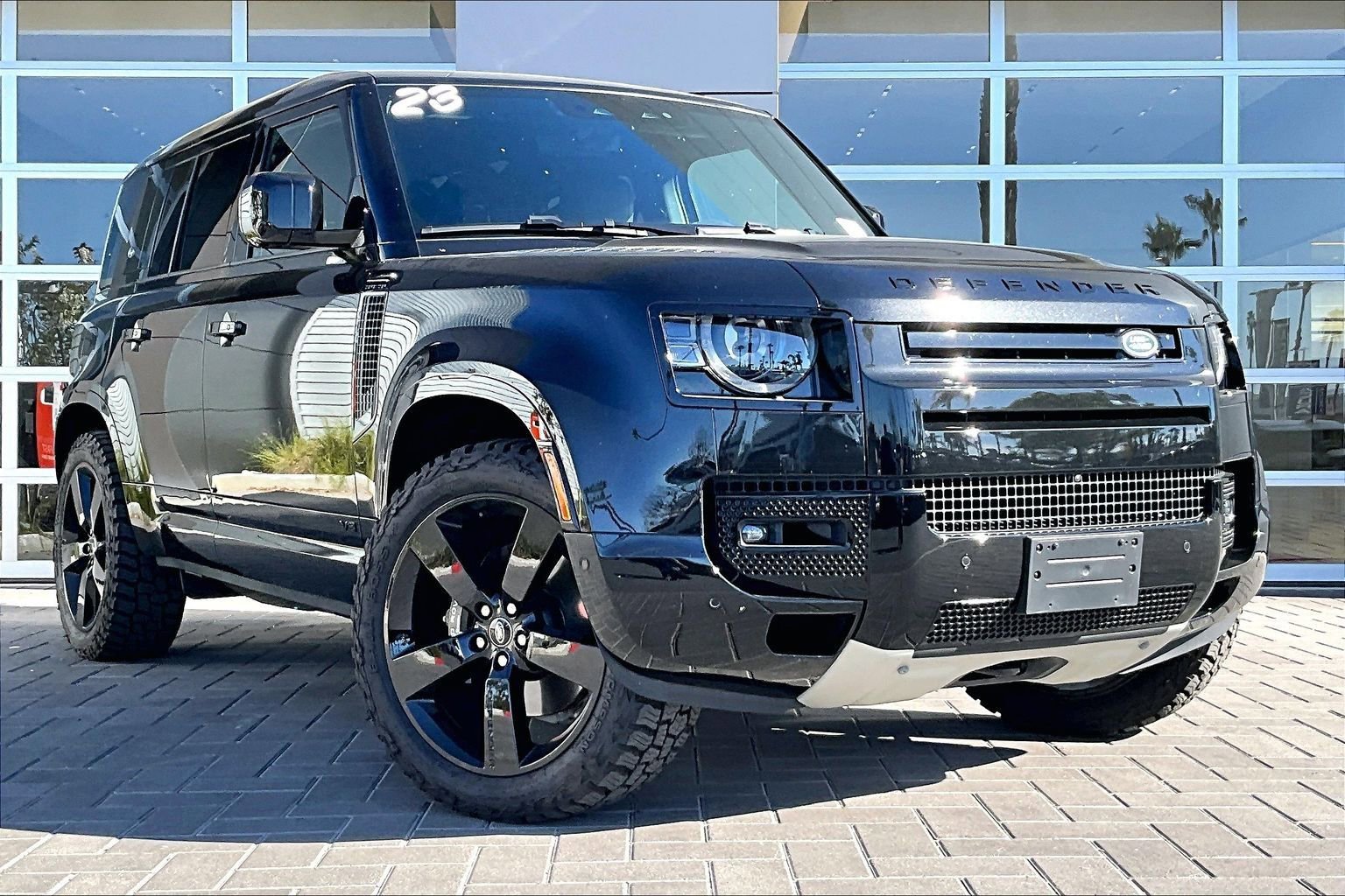Used 2023 Land Rover Defender 110 V8 image 3