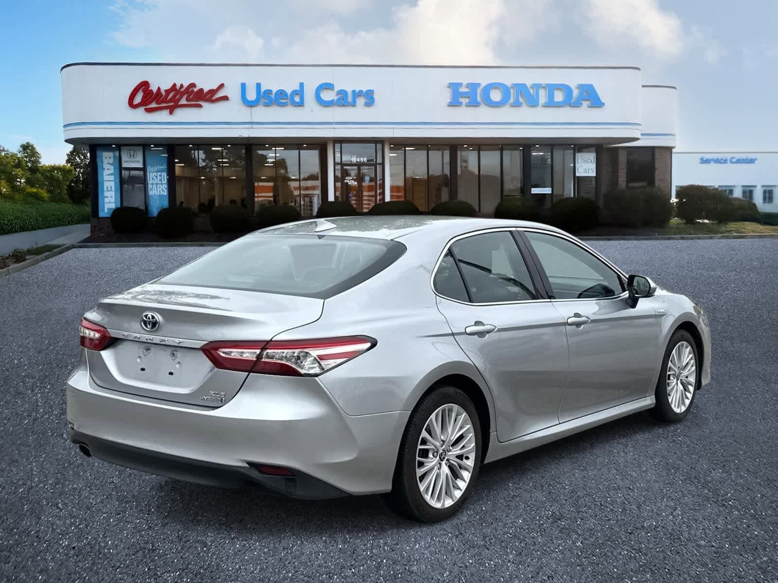 Used 2020 Toyota Camry XLE w/ Sunroof Package FWD image 5