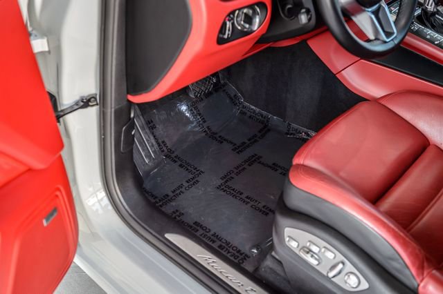 Used 2020 Porsche Macan Turbo image 38