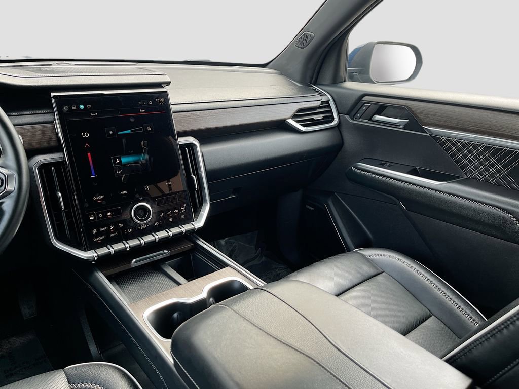 Used 2024 GMC Acadia Denali image 25