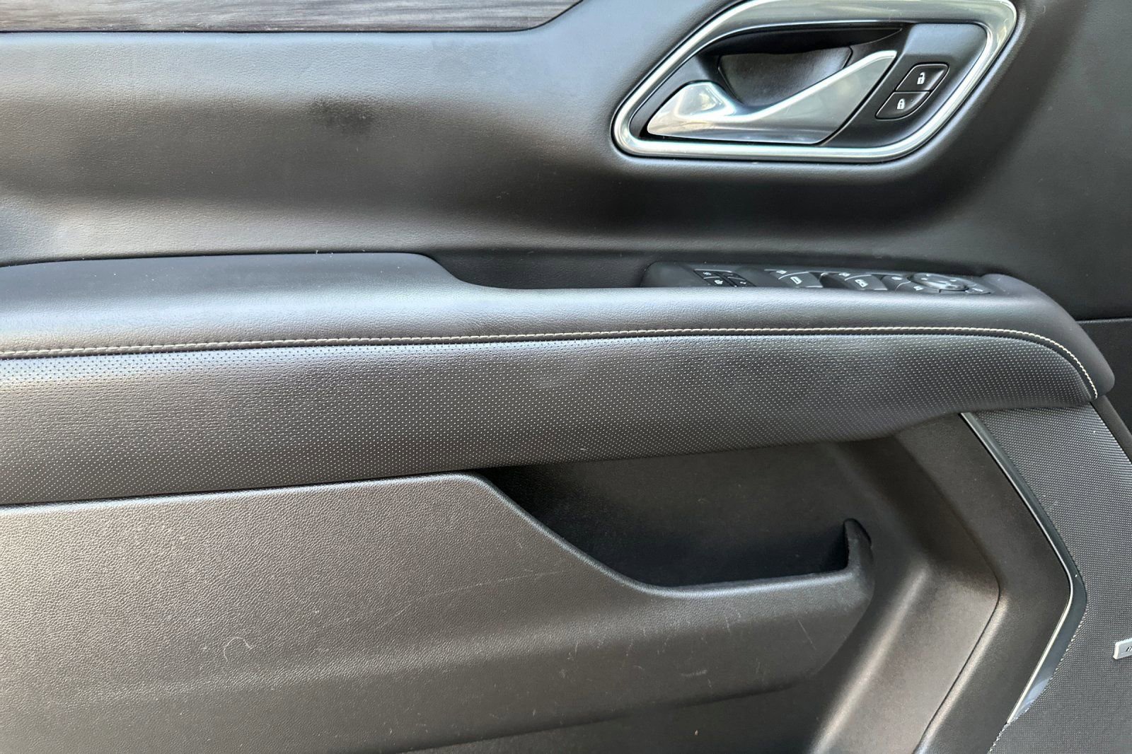 Used 2021 GMC Yukon XL SLT w/ SLT Luxury Package image 11