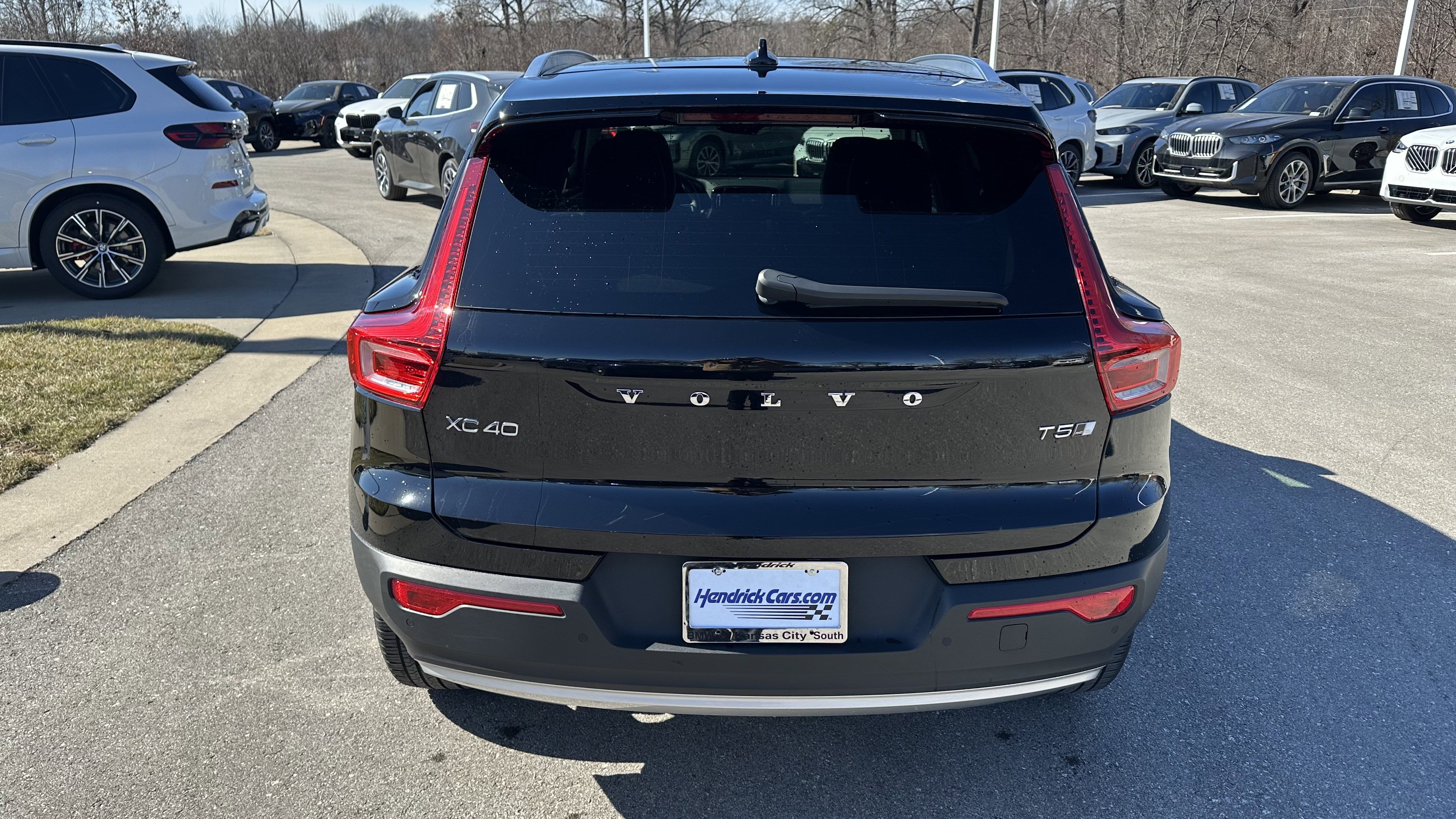 Used 2022 Volvo XC40 T5 Momentum w/ Premium Package image 9