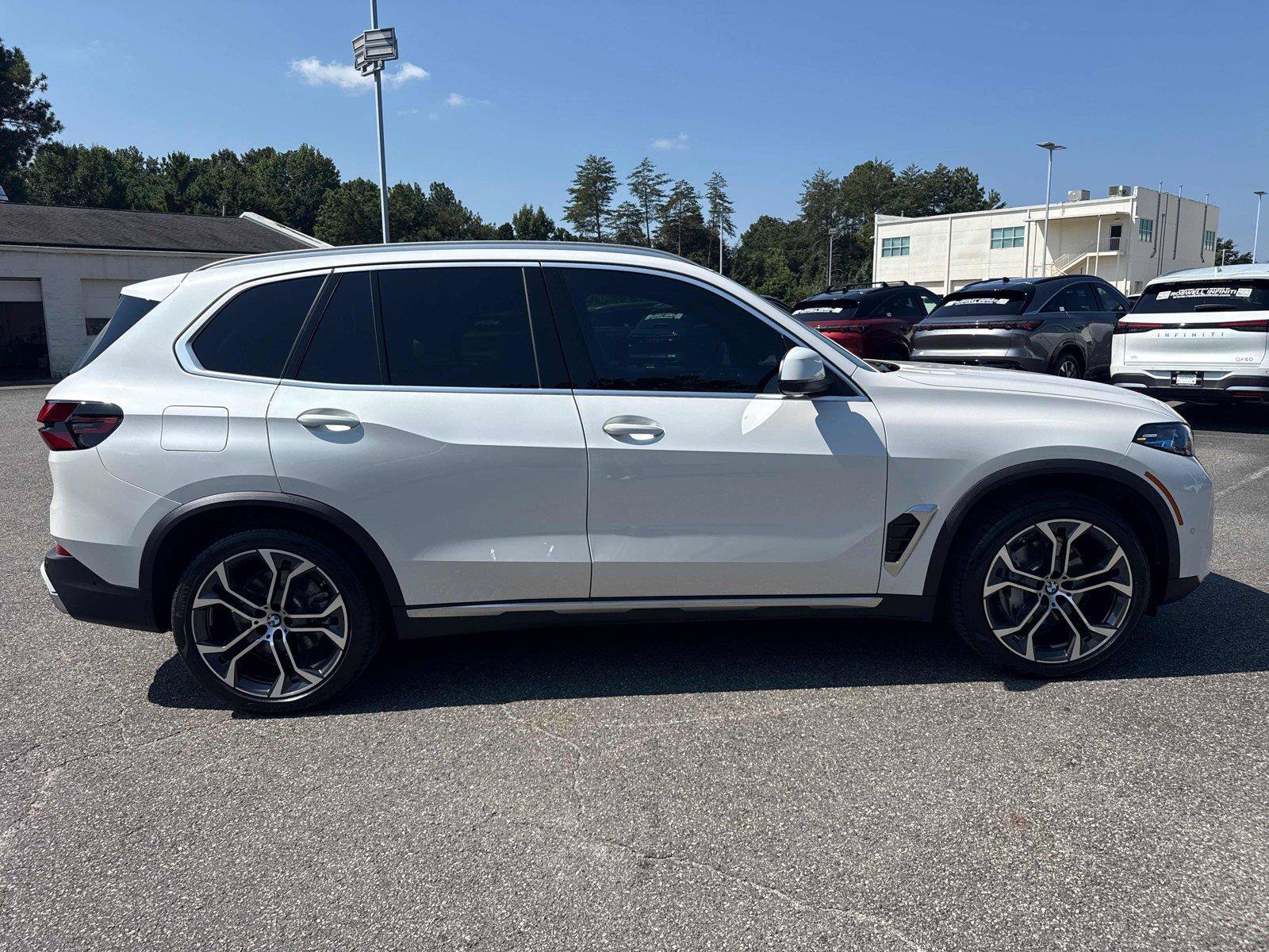 Used 2024 BMW X5 xDrive40i w/ Premium Package AWD/4WD image 5