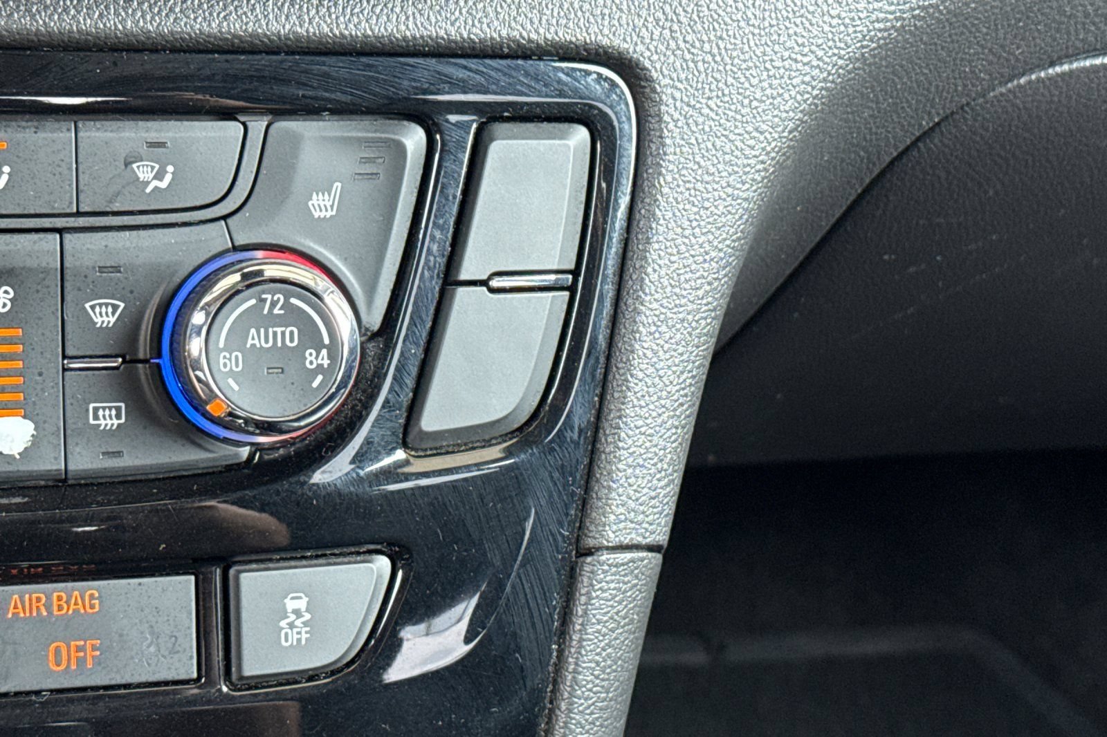 Used 2018 Buick Encore Essence FWD image 29