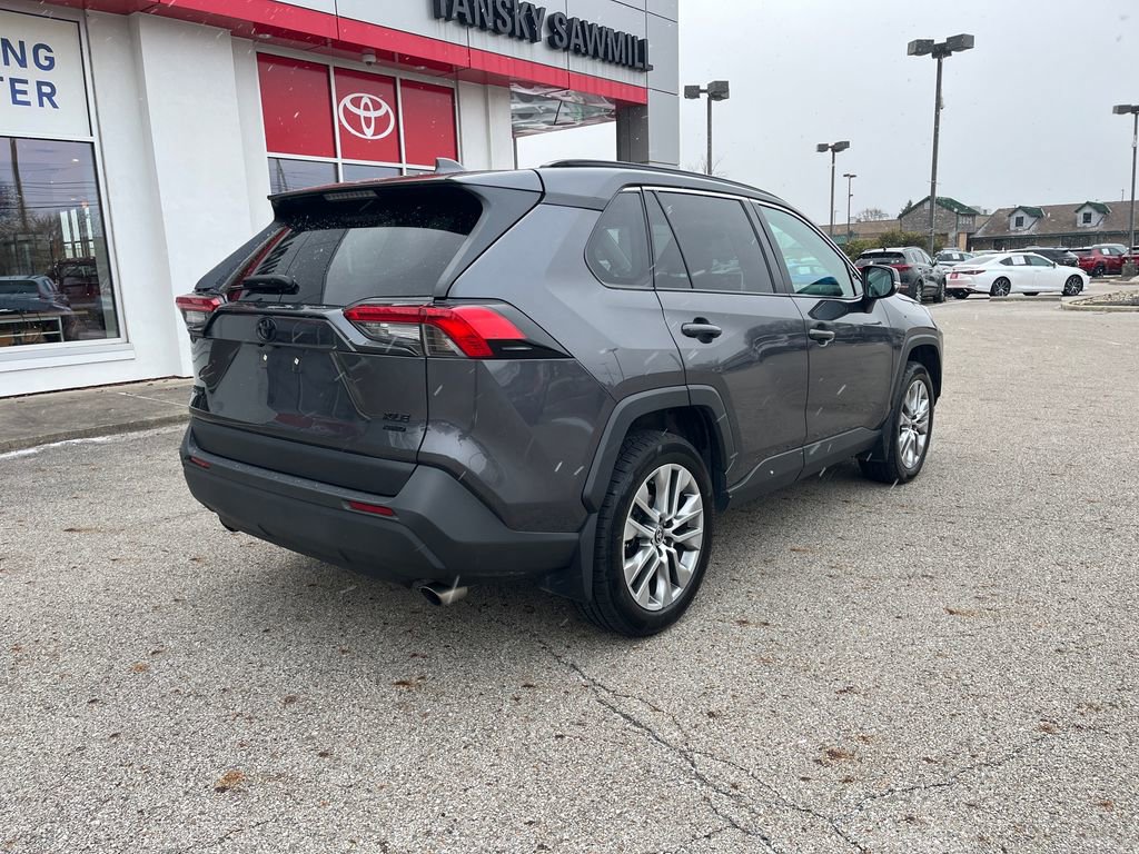 Used 2022 Toyota RAV4 XLE Premium image 5