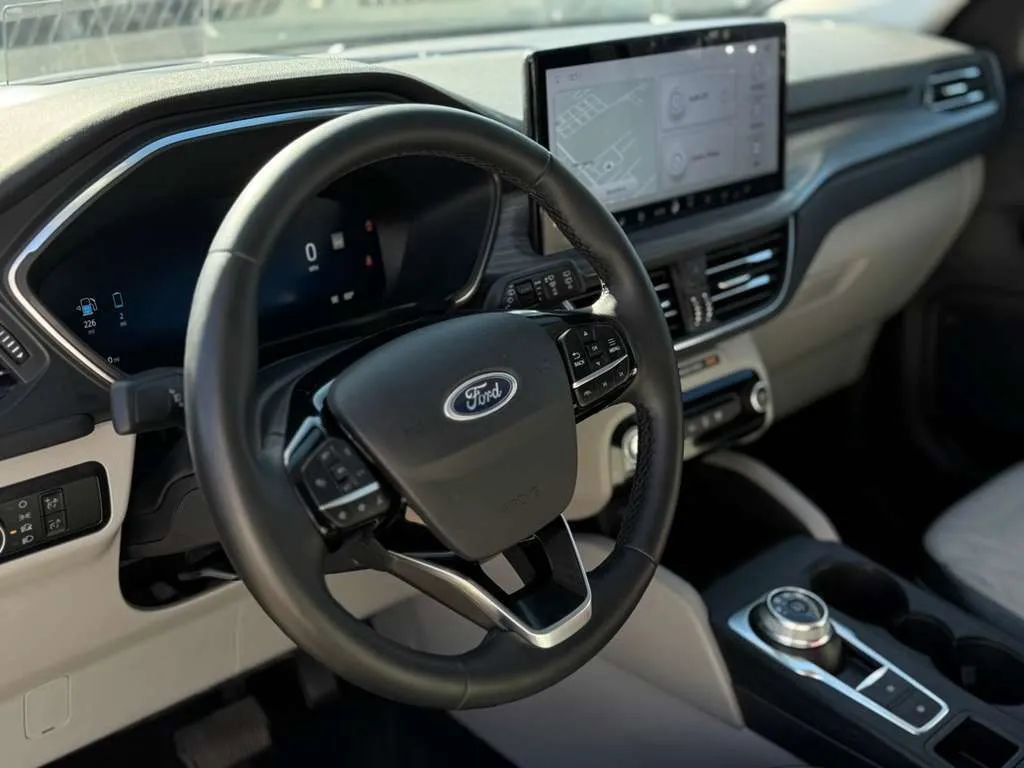 Used 2023 Ford Escape SE w/ PHEV Premium Package image 19