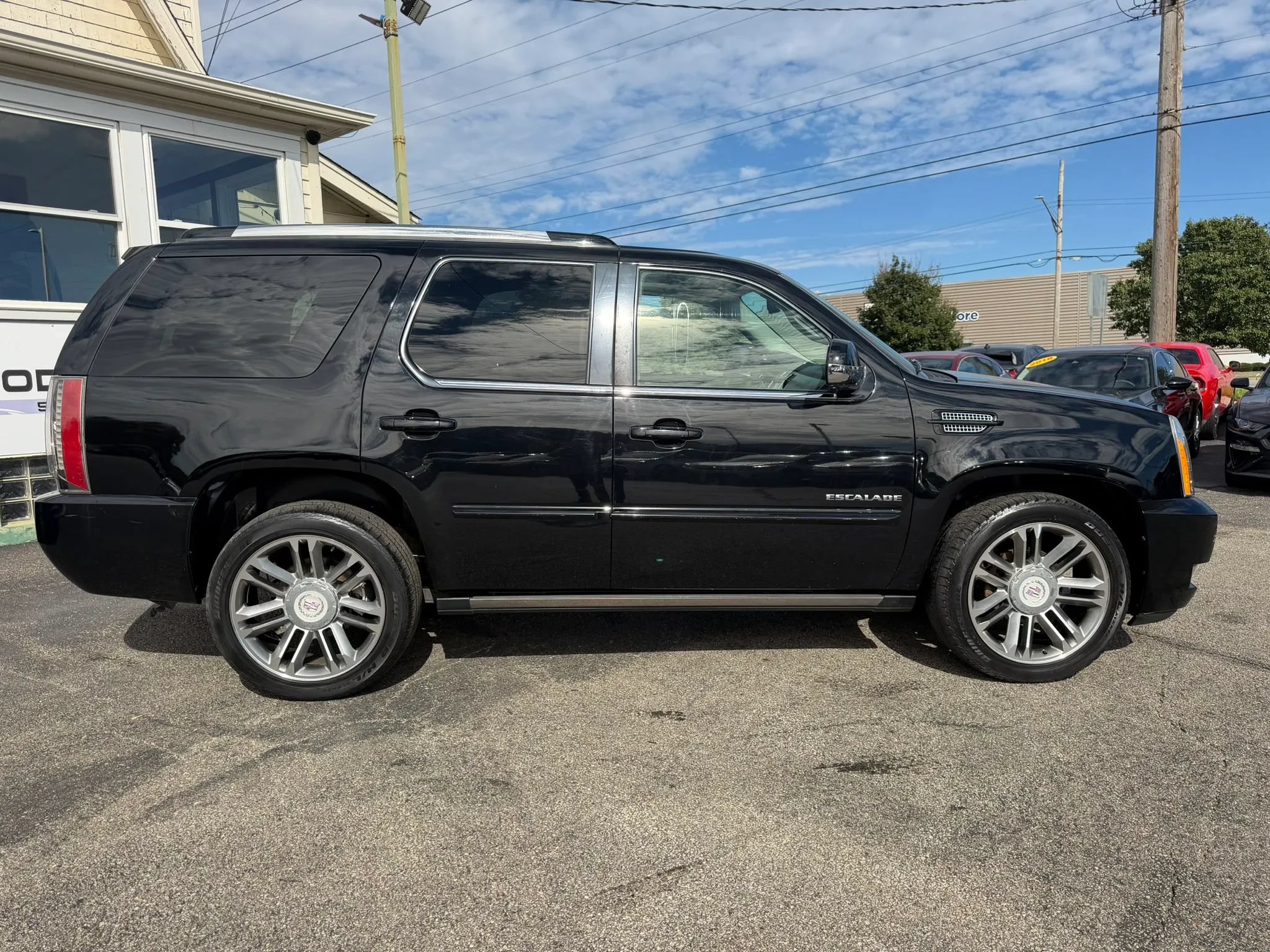 Used 2014 Cadillac Escalade Premium AWD/4WD image 6