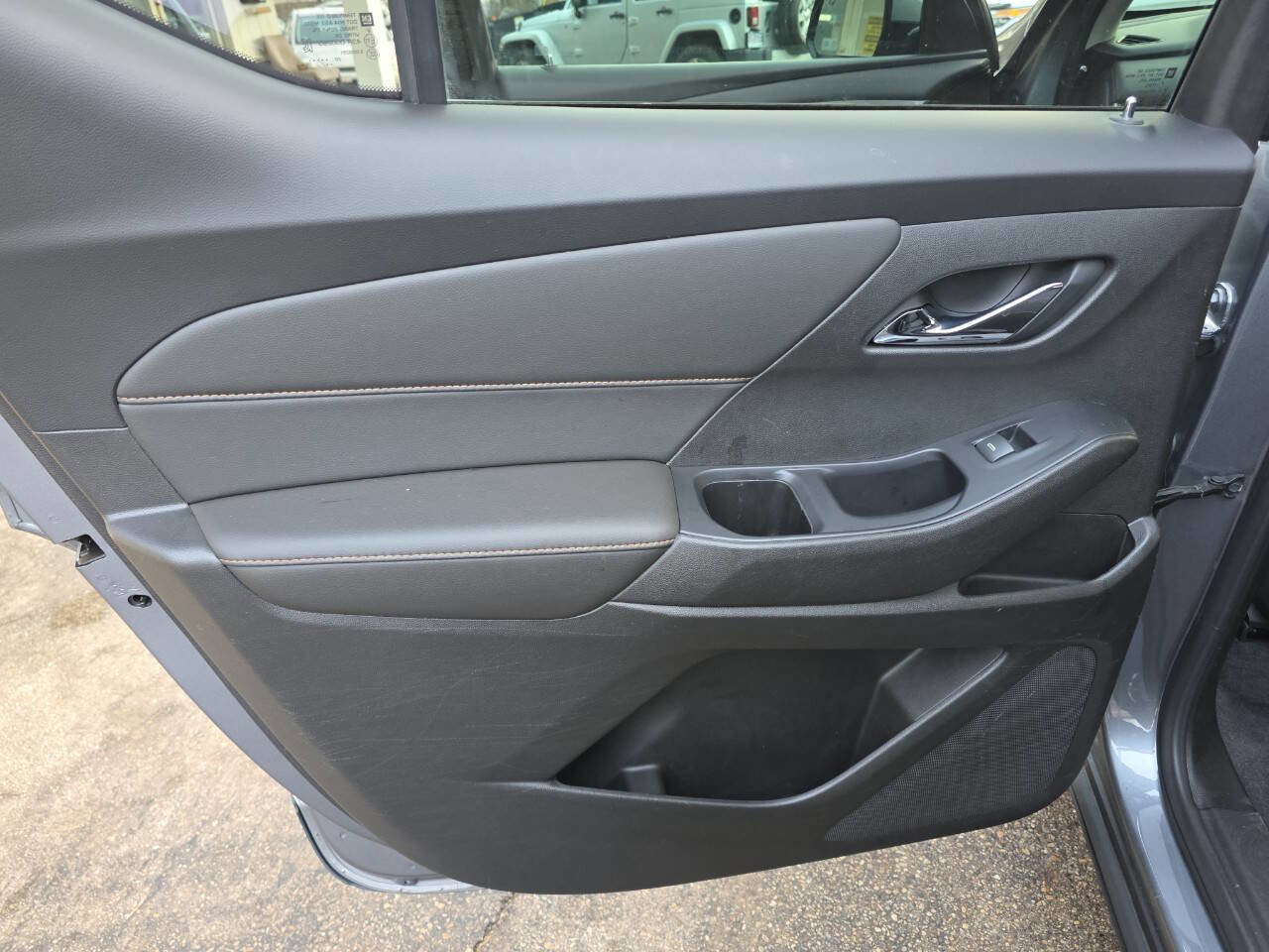 Used 2020 Chevrolet Traverse LT w/ Driver Confidence II Package image 10