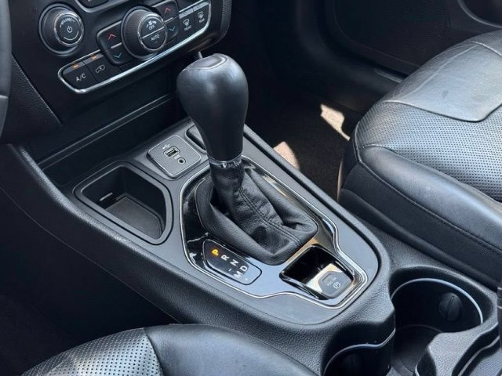 Used 2019 Jeep Cherokee Limited FWD image 17